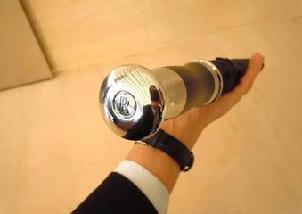 劳斯莱斯车里的一把伞值多少钱,劳斯莱斯车里面的伞是干什么的