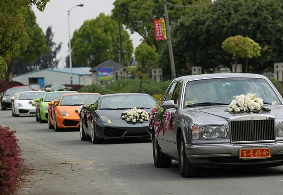 农村最有特色的接亲车队,城里人真会玩迎亲视频