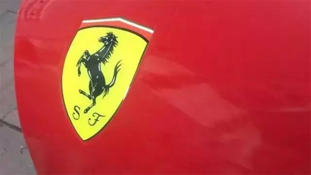 无敌了！穷小伙打烂标致406，改装成法拉利，*博兰**基尼