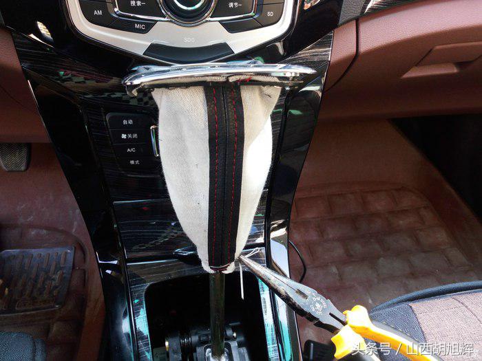 比亚迪速锐排挡头怎样拆,比亚迪速锐排挡防尘套怎么装