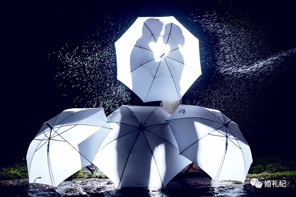 春天适合拍婚纱照的地方,雨天拍婚纱照也是别有一番风味
