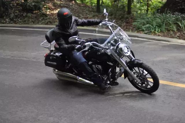 力帆最新款v缸250太子摩托车,力帆v缸250街车