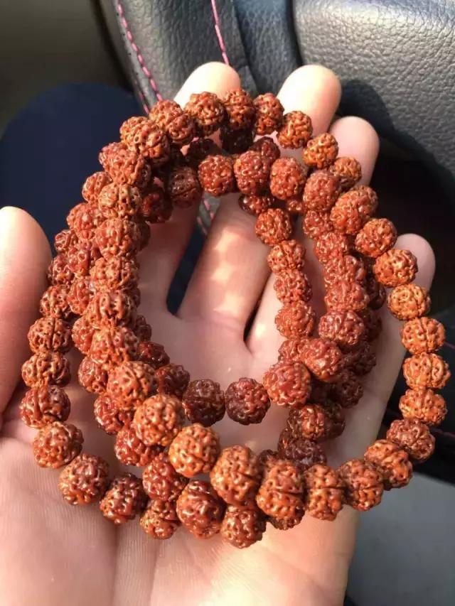 你这么丑就别戴南红了！