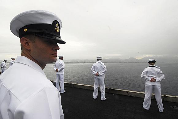 水兵穿上这套服装走在那里都备受瞩目，但为何裤子是女式的模样？