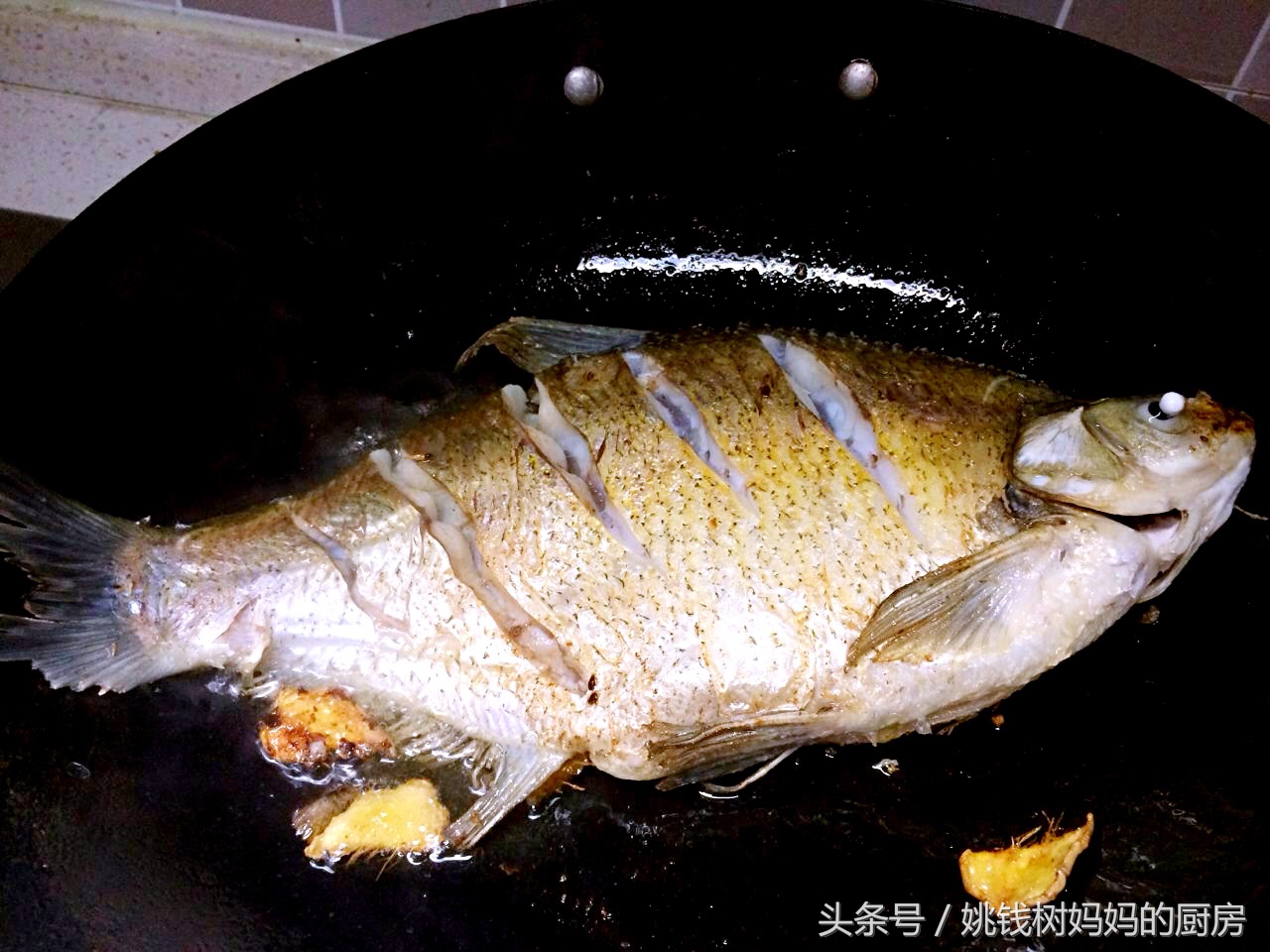 杀鱼开背技巧怎么避免弄破鱼胆,杀鱼不小心把苦胆弄破