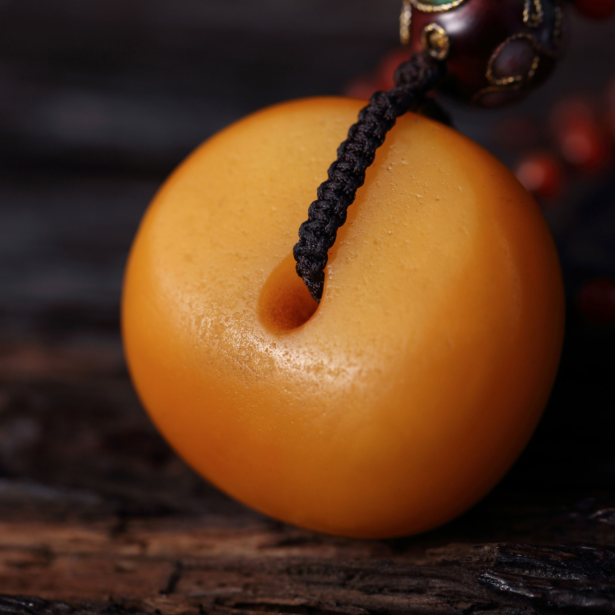 蜜蜡手串15颗代表什么,买蜜蜡都问什么颜色