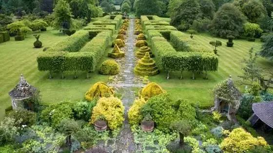 待位64年的王子，花30年将450万㎡荒地打造成世界最美庄园