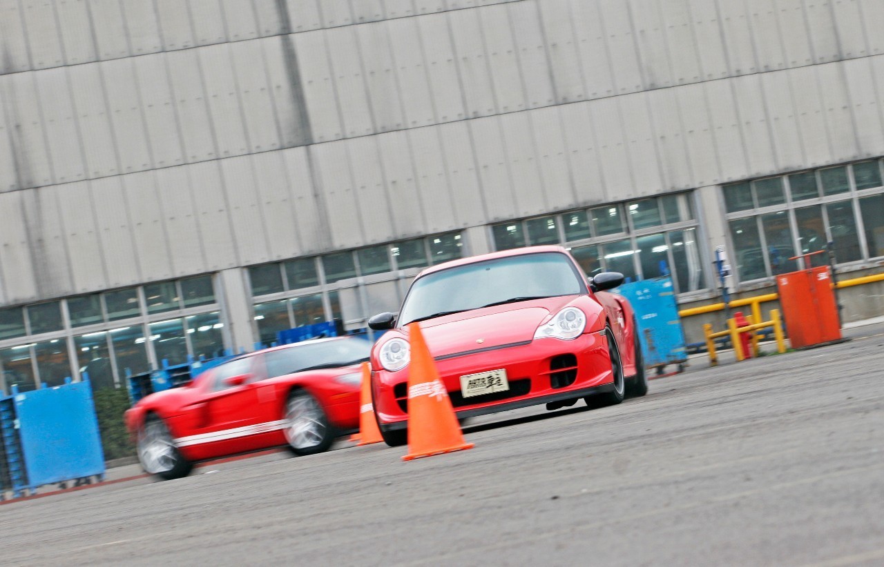 从赛道到街道开车乐趣,福特gtvs保时捷911