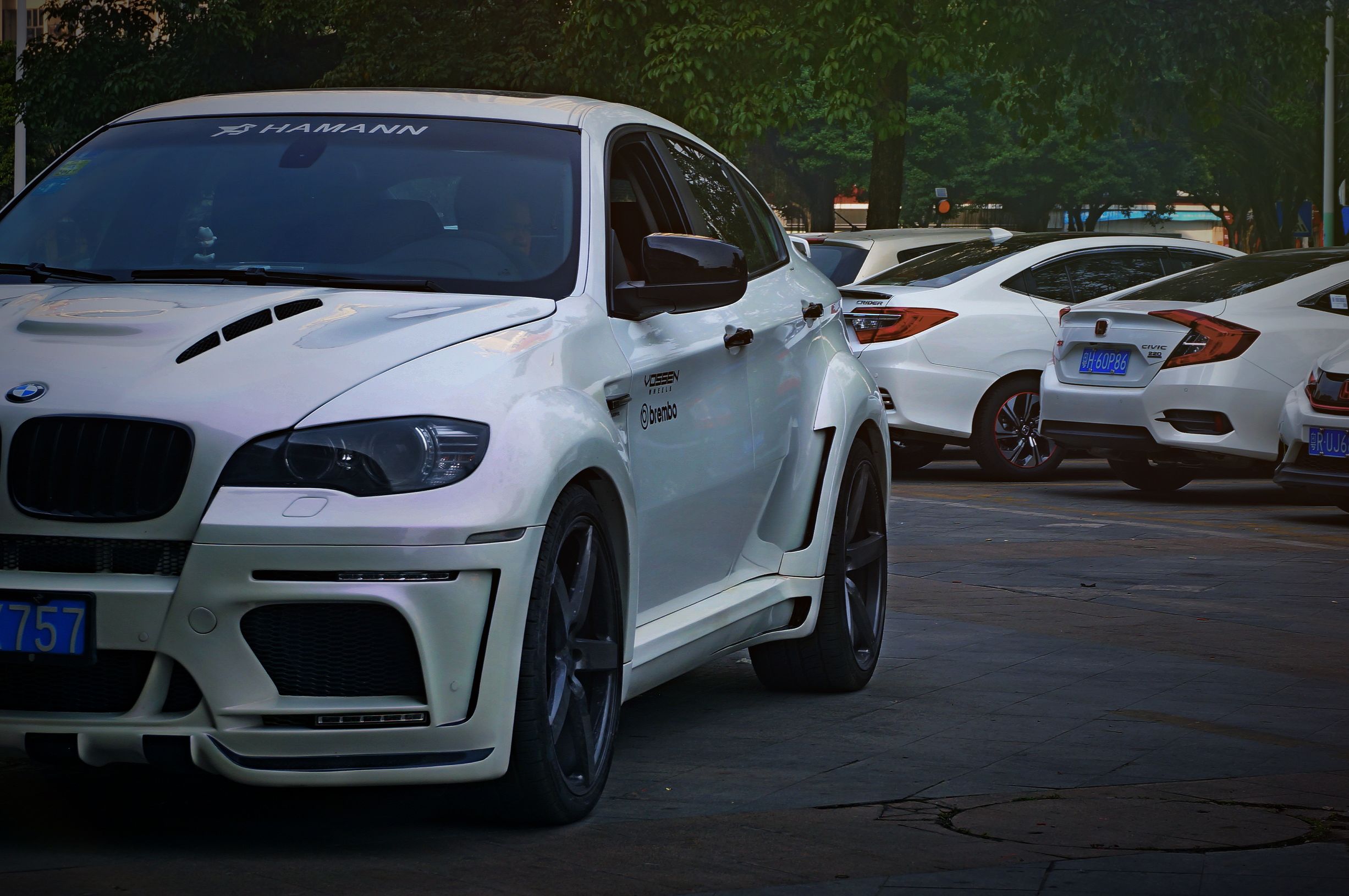 老款宝马x6改大灯和前后包围,宝马x6内外老改新改装案例