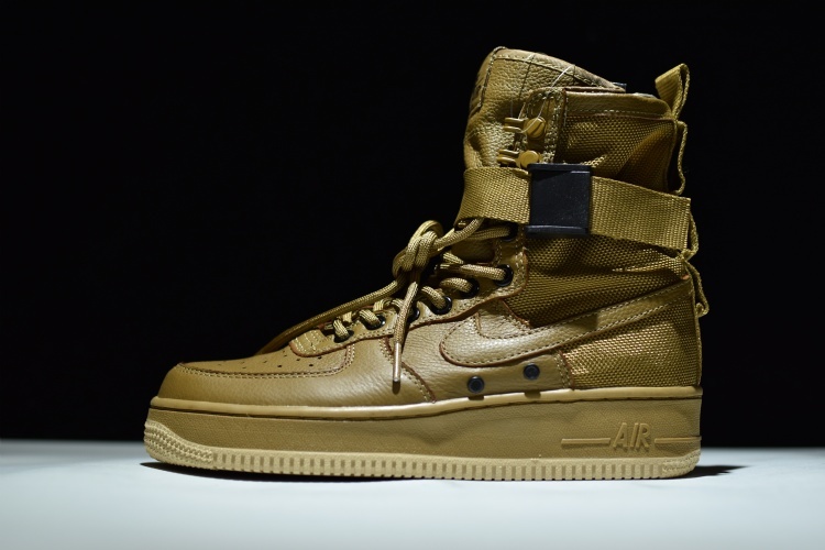 把握早春混搭新意，简简单单运动鞋也能“搞事情”