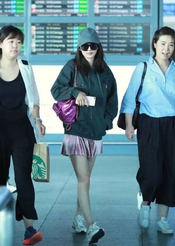 杨幂唐嫣卫衣怎么搭,杨幂唐嫣穿什么裤子好看