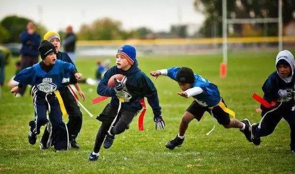 学校不给穿国外牌子,学校不让学生穿名牌违法没