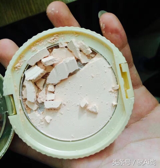 看过来！将碎粉饼和腮红以及眉粉完整复原*法大**！