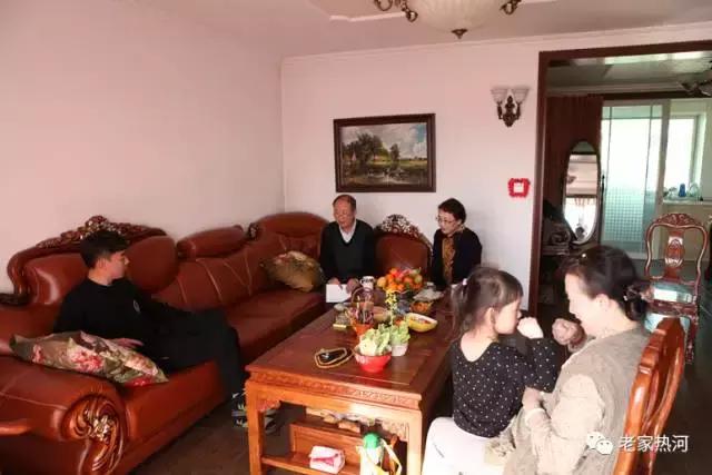 乍看是“高冷”、再看是“暖男”，承德小伙河北电视全能主持