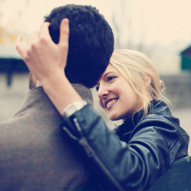 情侣吵架扇了一巴掌怎么挽回,情侣吵架动手扇巴掌要分手吗