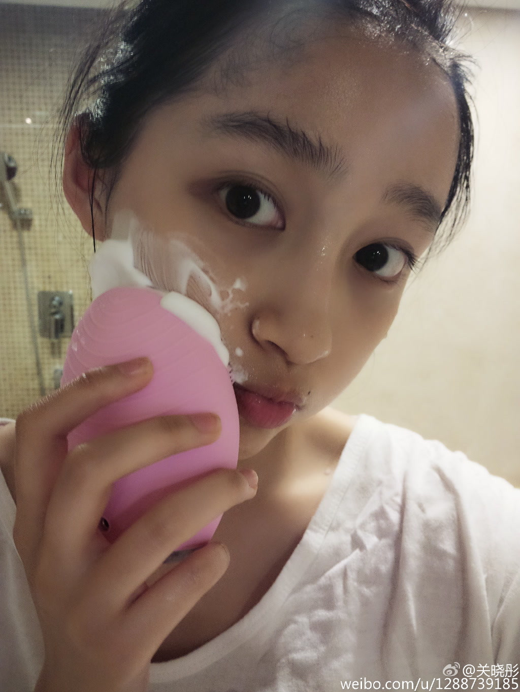 迪丽热巴关晓彤同款洗脸神器大PK!科莱丽vs露娜谁更好用?