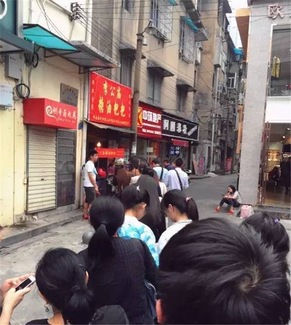 长沙这些永远在排队的外卖小窗口，秒杀了多少大牌餐厅！