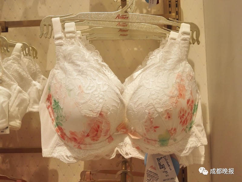 为女王过节，时代奥莱是认真的！