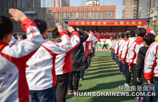 向阳小学学雷锋树新风文明活动,小学开展学雷锋活动简讯