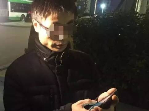 抢微信红包真的可以“开外挂”，这名男子花了5000元买到了这样的神器！