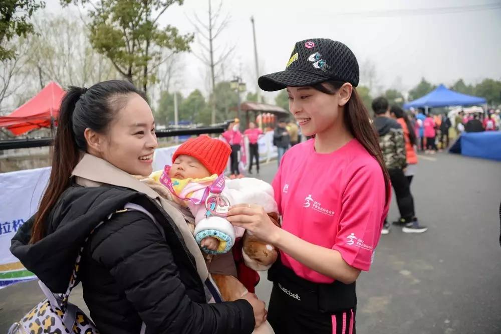 濂虫槦绮夌孩涓濆甫鍏泭鍐欑湡鍥剧墖,绮夌孩涓濆甫鍏泭2019鍥剧墖