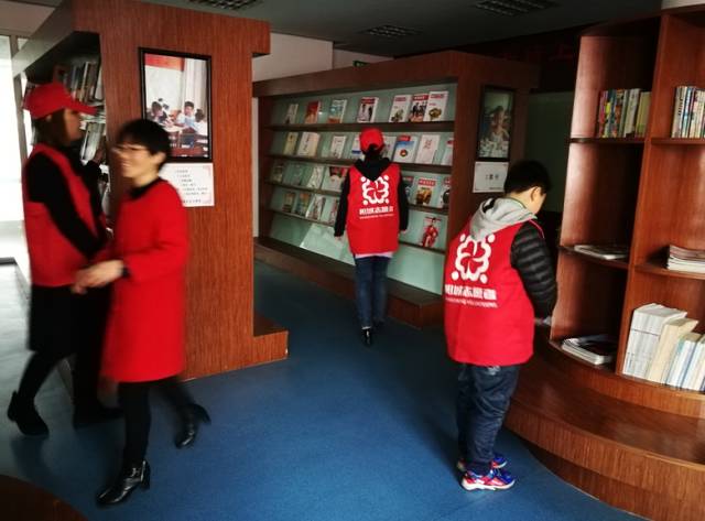 很多好人好事就在我们身边,这些拾金不昧的行为值得点赞