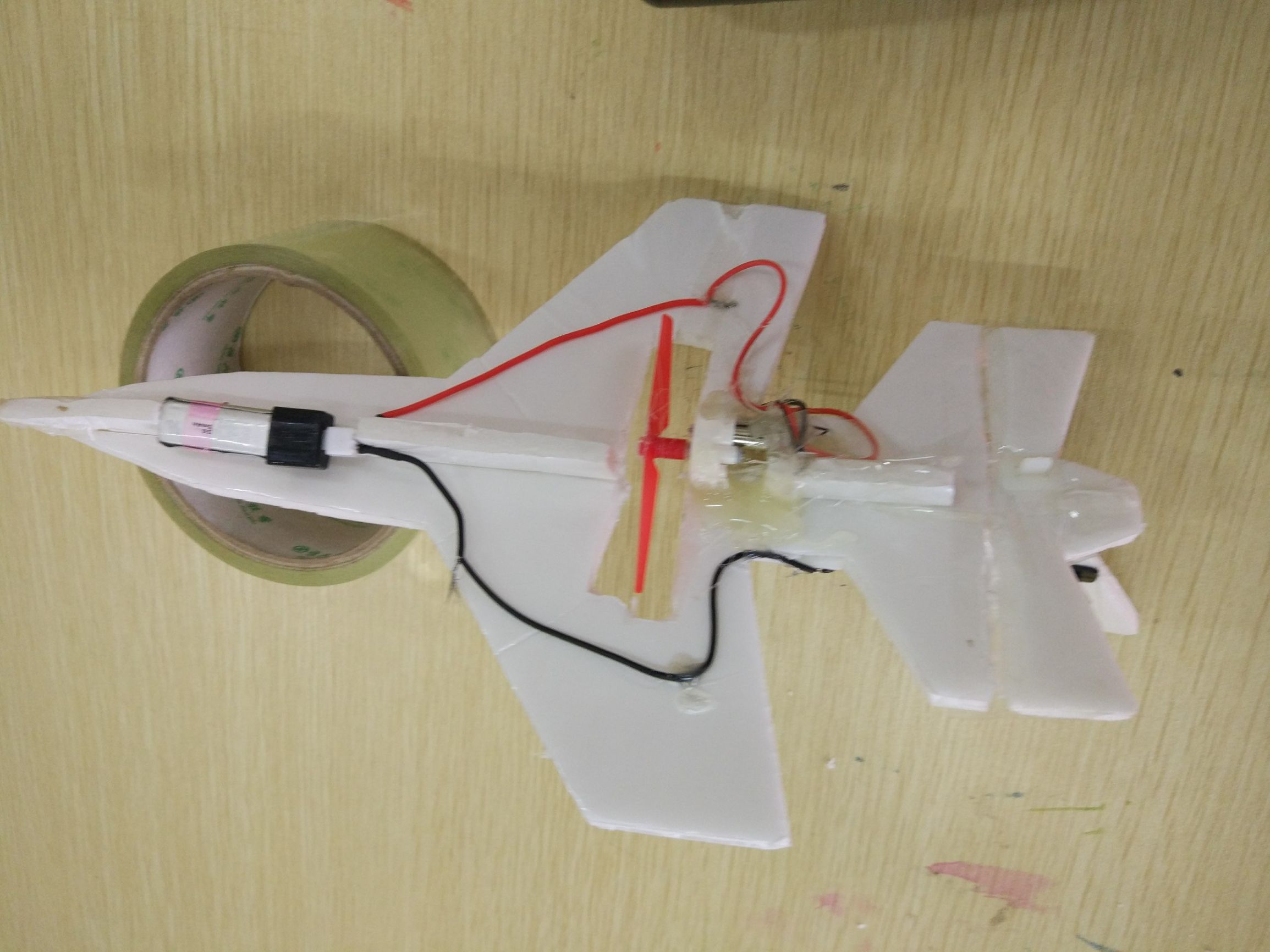 不用逛某宝某东,自己亲手制作一架遥控小飞机,飞着超爽