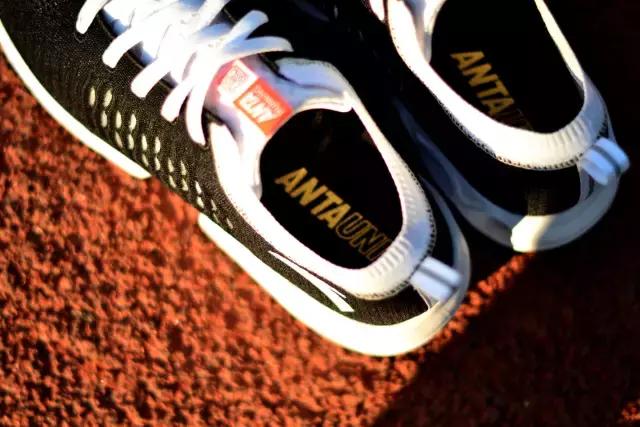 我在安踏官网定制了双鞋,成品真的惊艳到了我自己!