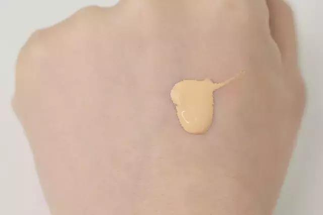 全世界最好用的粉底液口红,资生堂haku臻白无瑕养肤粉底液