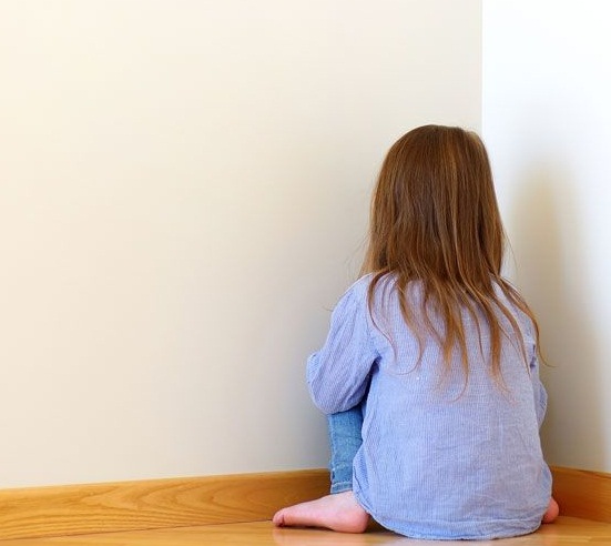 虚心接受屡教不改的小孩怎么教,孩子总是无条件接纳父母