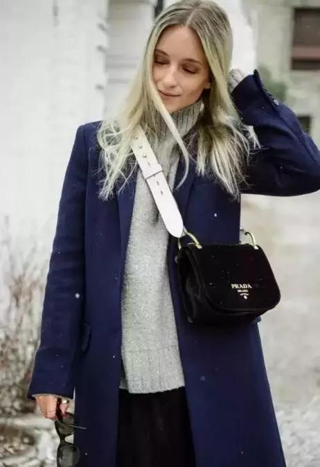 双肩包与斜背包哪种最实用,包包单肩斜挎包包治百病