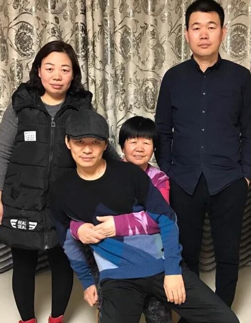 王宝强全家福,王宝强晒全家福