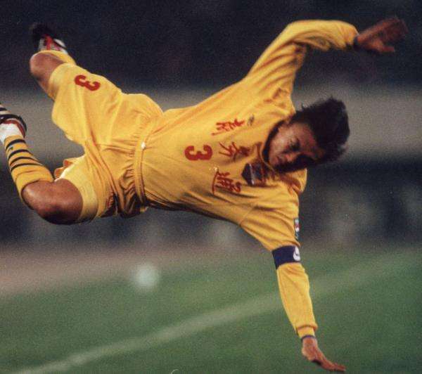 他被称为国足许文强，曾为兄弟挡17刀，退役后成房地产老板