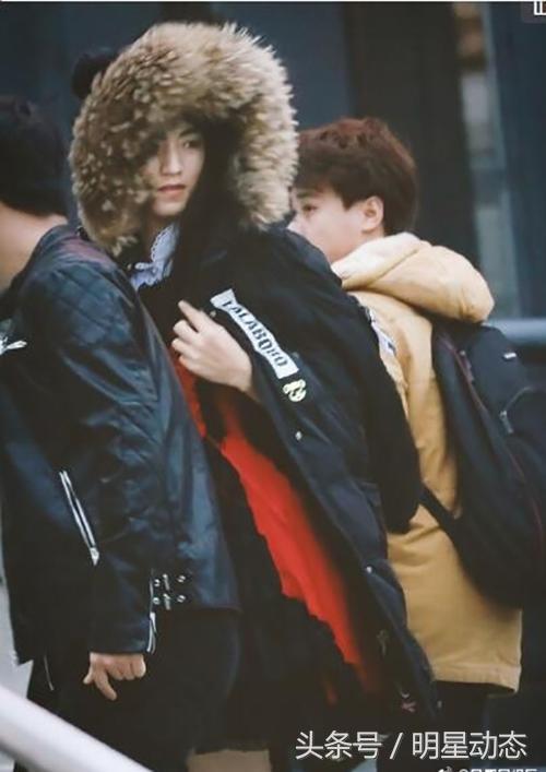 王俊凯女装造型分享,王俊凯白色衣服配长筒靴