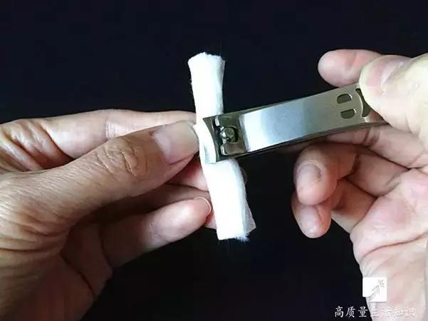 指甲剪成什么样不容易断,指甲很厚很硬剪不动应该怎么处理