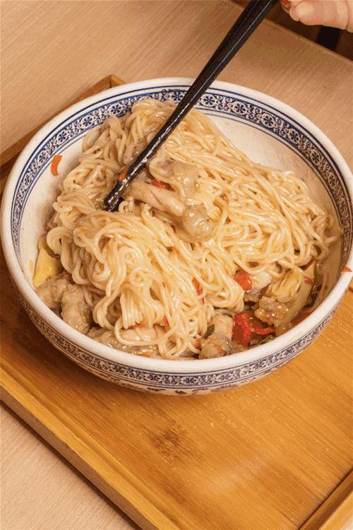 发春的季节，我只想吃你！