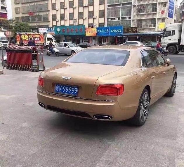 为和这些车牌都挂在低配车上,车牌搞的比车贵