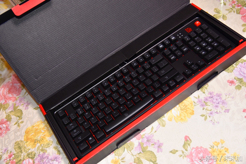 弹指跳动清脆音符，拓荒者MEKAPRO机械键盘青轴版评测