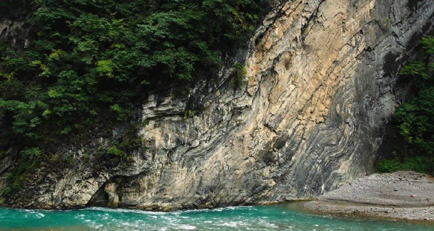 巴山大峡谷有名么,巴山大峡谷溶洞喀斯特地貌