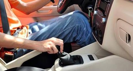 手动挡汽车加减挡操作,手动挡汽车加减挡的正确方法