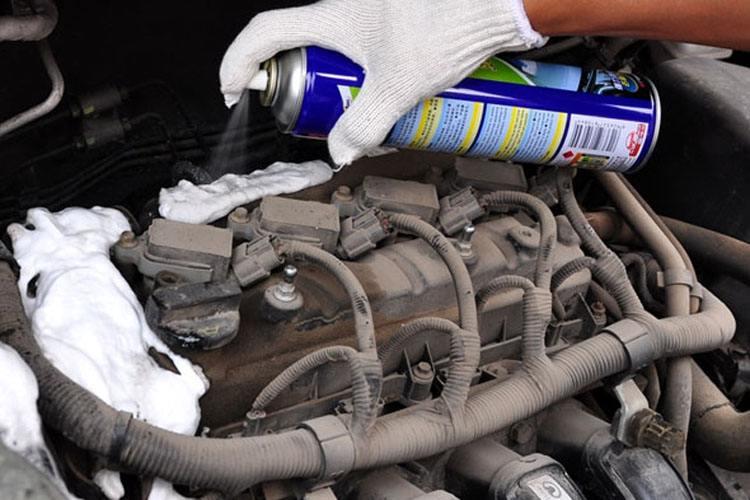 发动机舱内可以直接用水冲洗吗,4s店用水冲洗发动机舱这样伤车吗