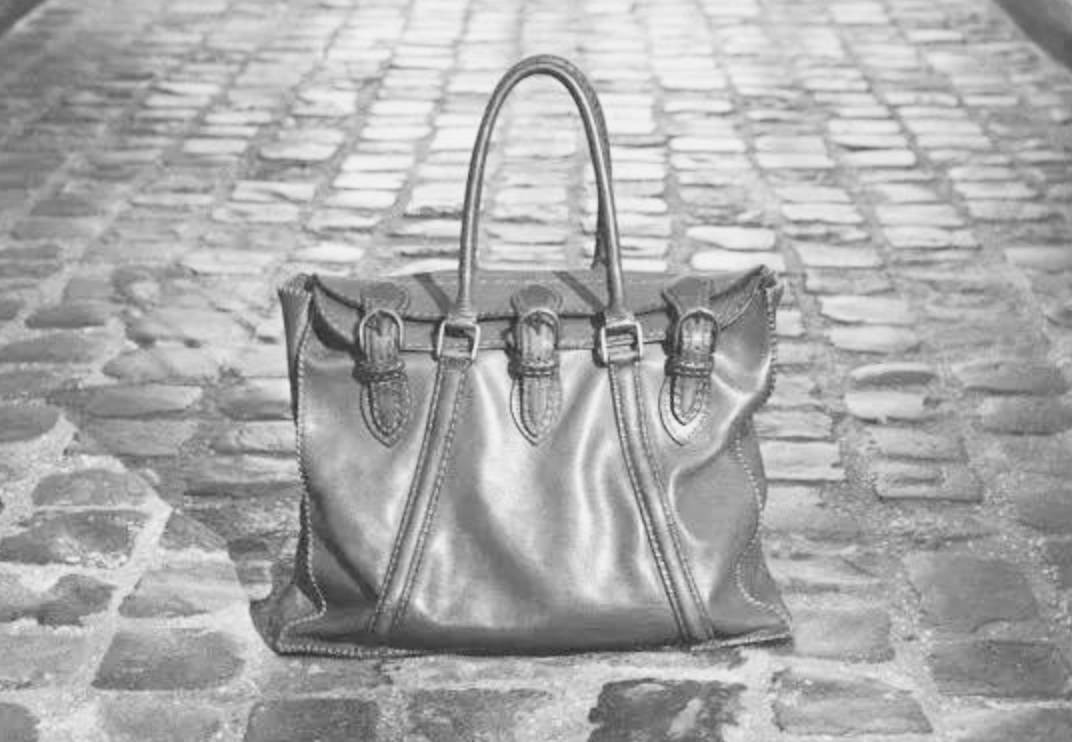 喂，警察叔叔｜这个晒包狂魔的FENDI比FENDI工厂还多