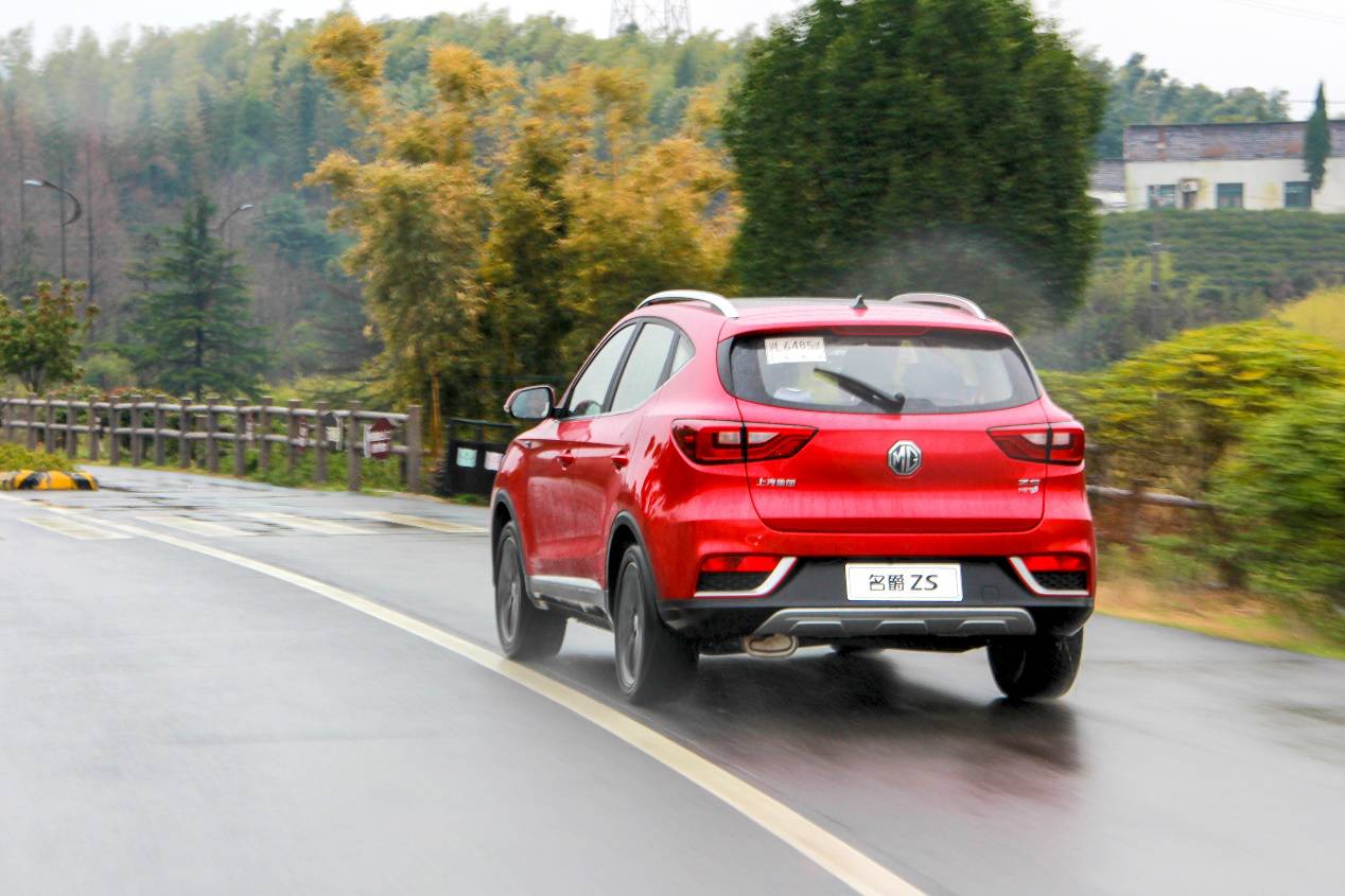 可自动泊车遥控车,名爵zs智能辅助驾驶