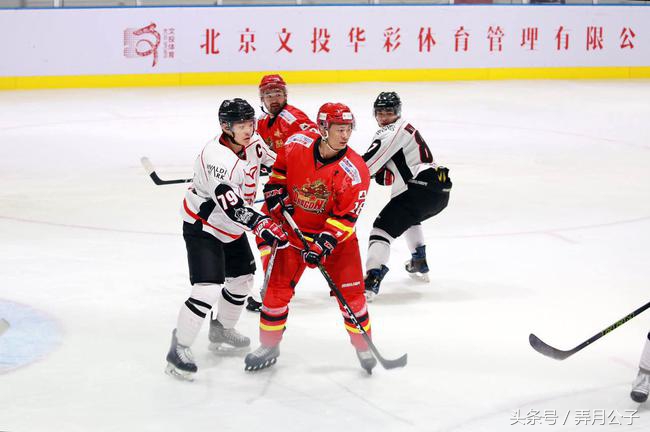 暴揍韩国？比赛要赢，打架也要赢，中国冰球小将霸气侧漏GIF