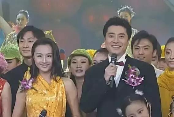 天啊,童年女神脸尖到不敢认,这是老了还是整容?