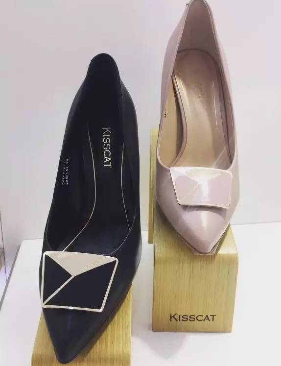 今日最流行的几款美鞋,能让你穿出时尚感的爆款美鞋