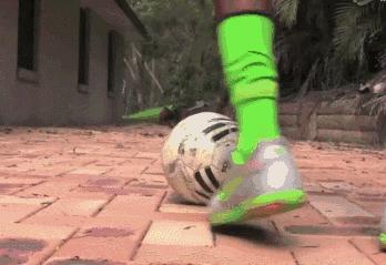 足球过人实用技巧牛尾巴,为什么没人学小罗的牛尾巴过人