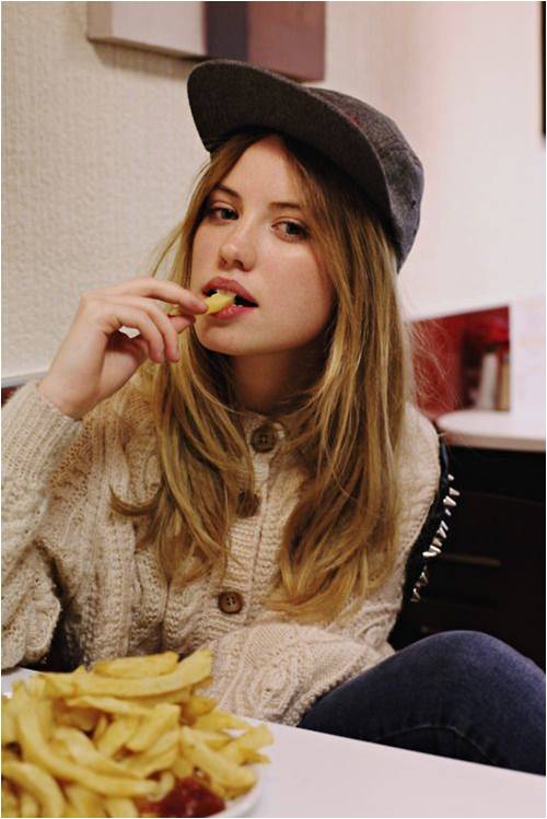 夏天戴棒球帽怎么弄发型,不同棒球帽戴法