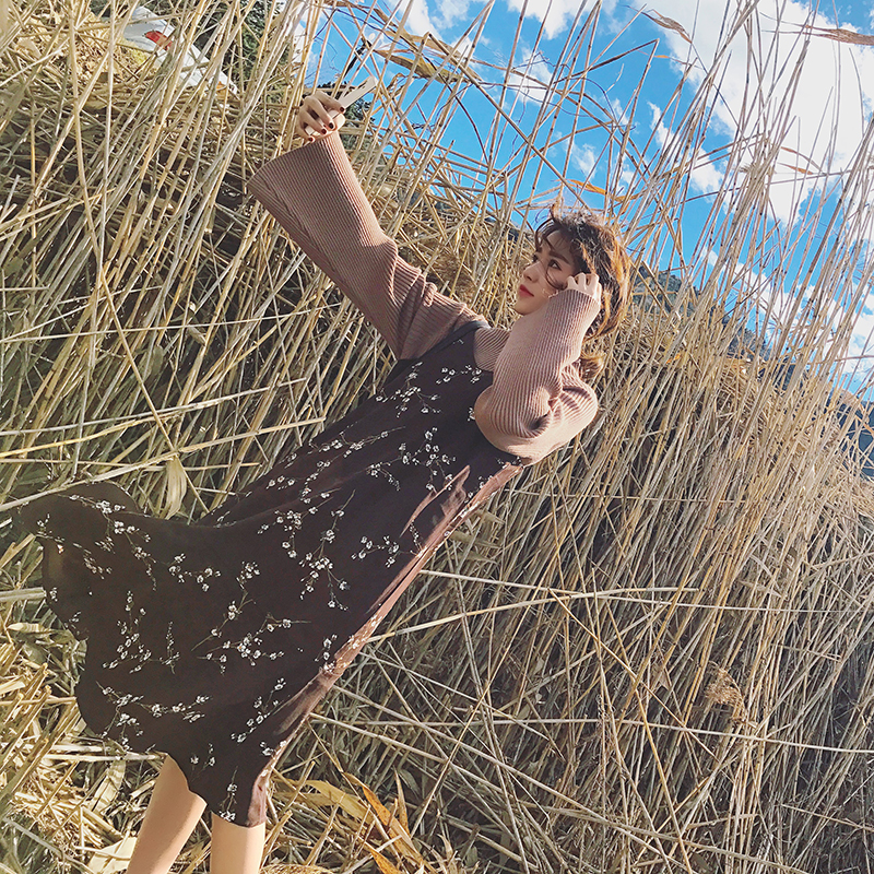 春天碎花连衣裙,春天红色碎花裙怎么搭配好看