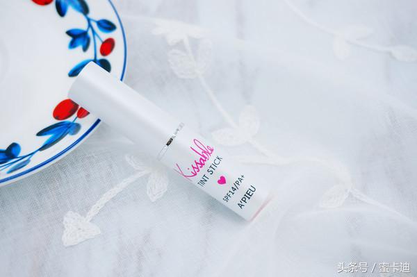 润唇膏红黑测试,变色唇膏真假亲测